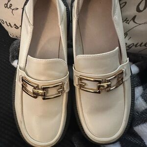 Lattelier Elegant Vegan Leather Lug Sole Cream Loafers with Gold Accent